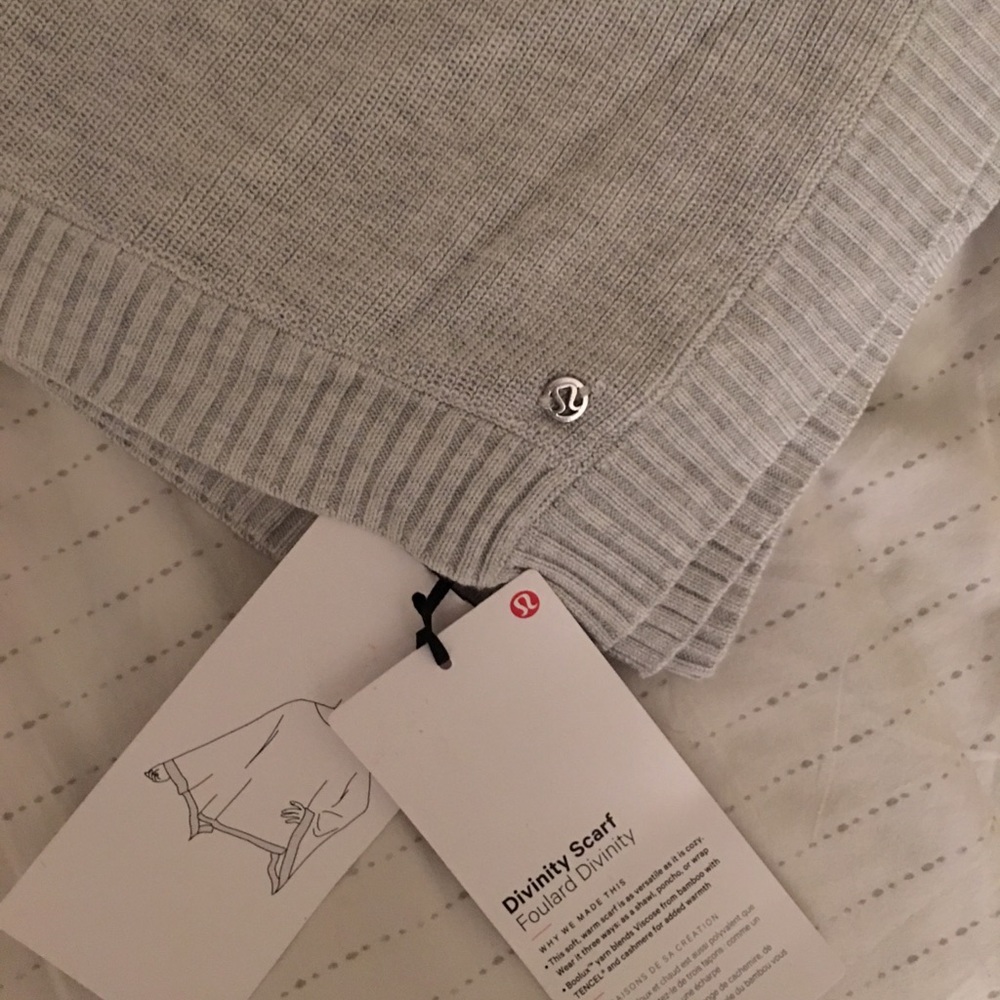 EUC Lululemon Divinity Poncho Scarf